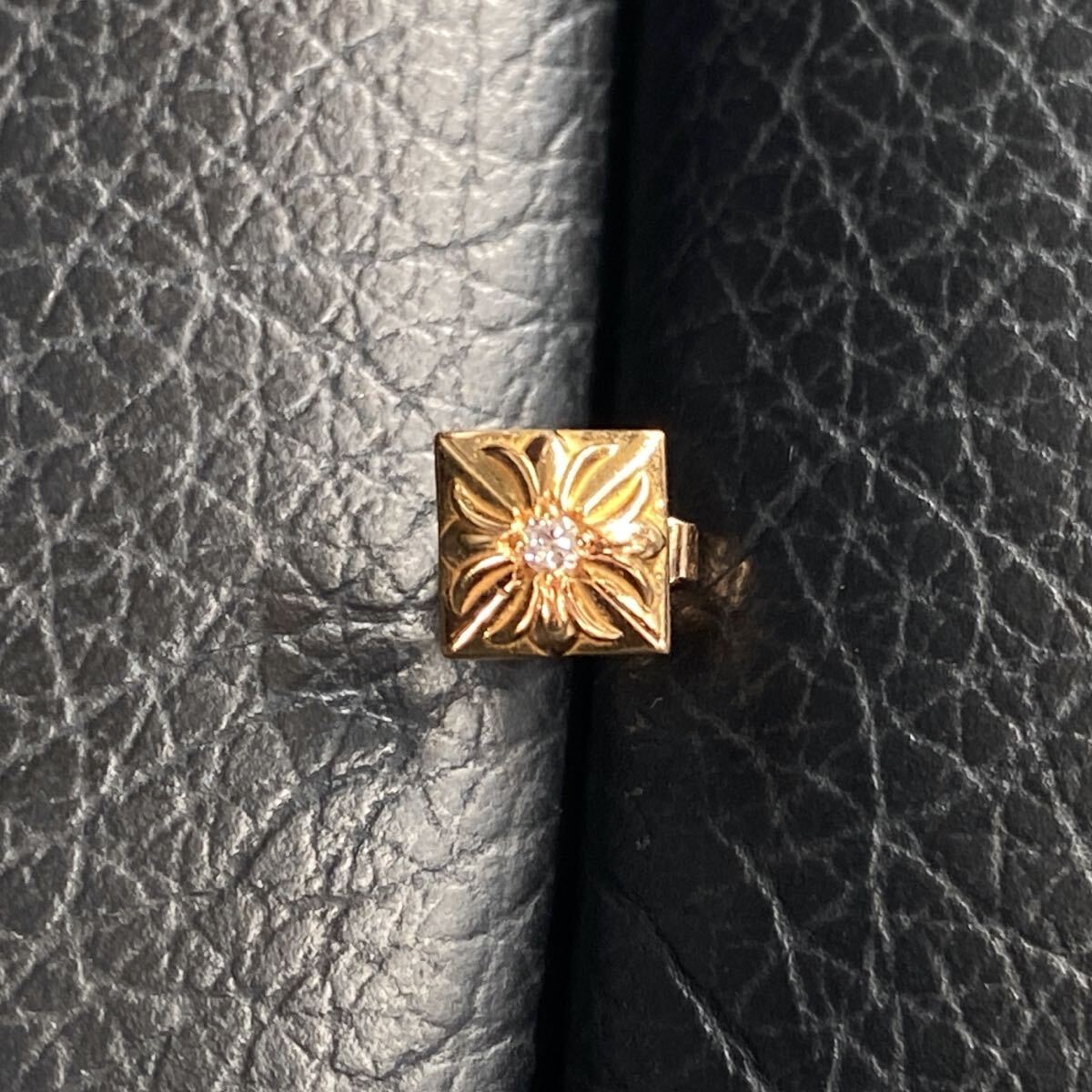 美品 CHROME HEARTS クロムハーツ 22k ピラミッドスタッズ スタッドピアス 1Pダイヤ / イヤリング ピアス拍卖