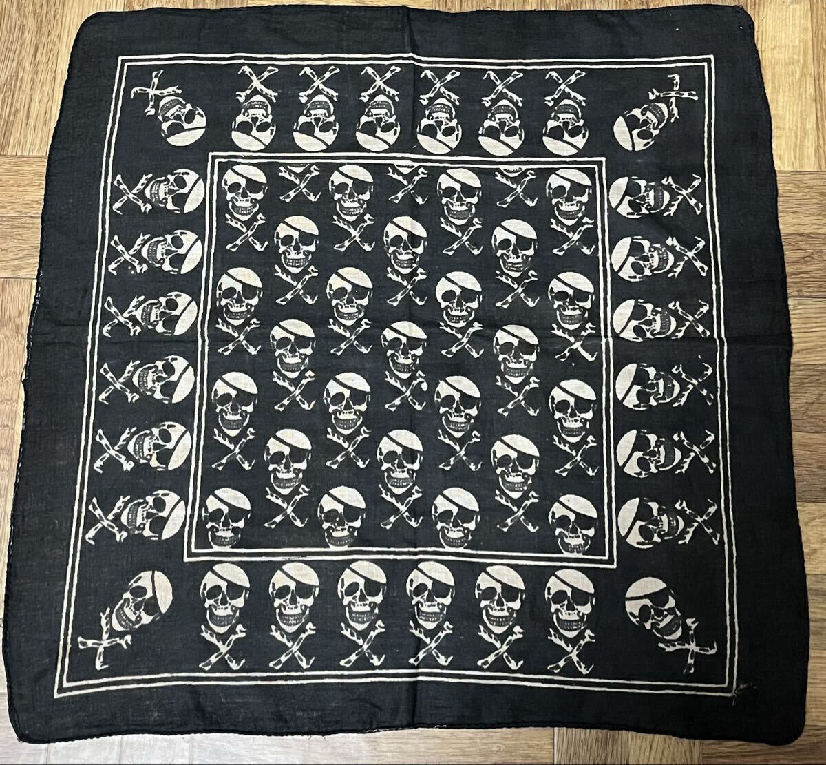 ヴィンテージ スカル バンダナ 黒 アメリカ製? ドクロ クロスボーン 髑髏 骨 パイレーツ 海賊 50s ロカビリー パンク バイカー ラロッカ拍卖