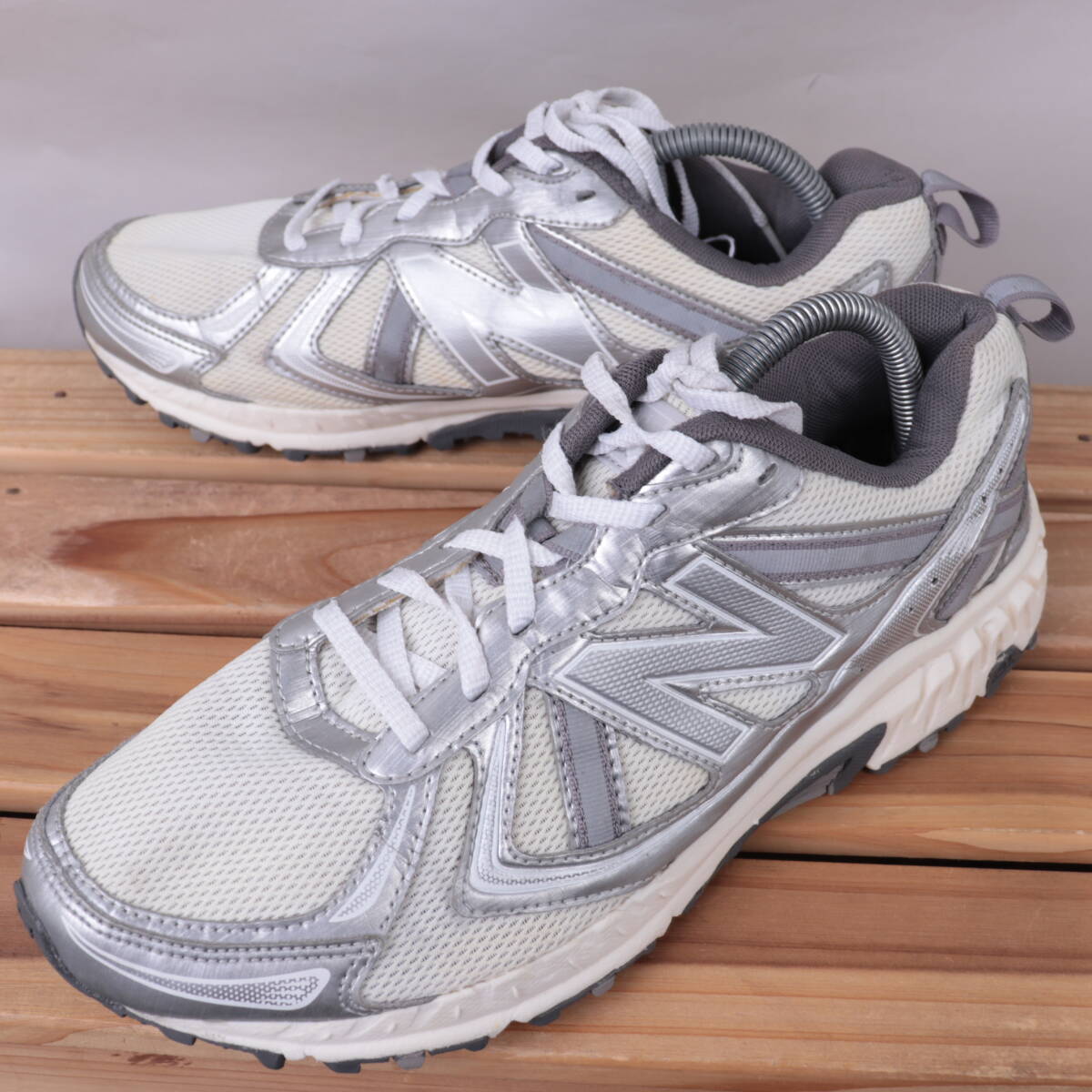 z2384【410】ニューバランス US8.5 26.5cm/オフホワイト シルバー グレー newbalance メンズ スニーカー 中古拍卖