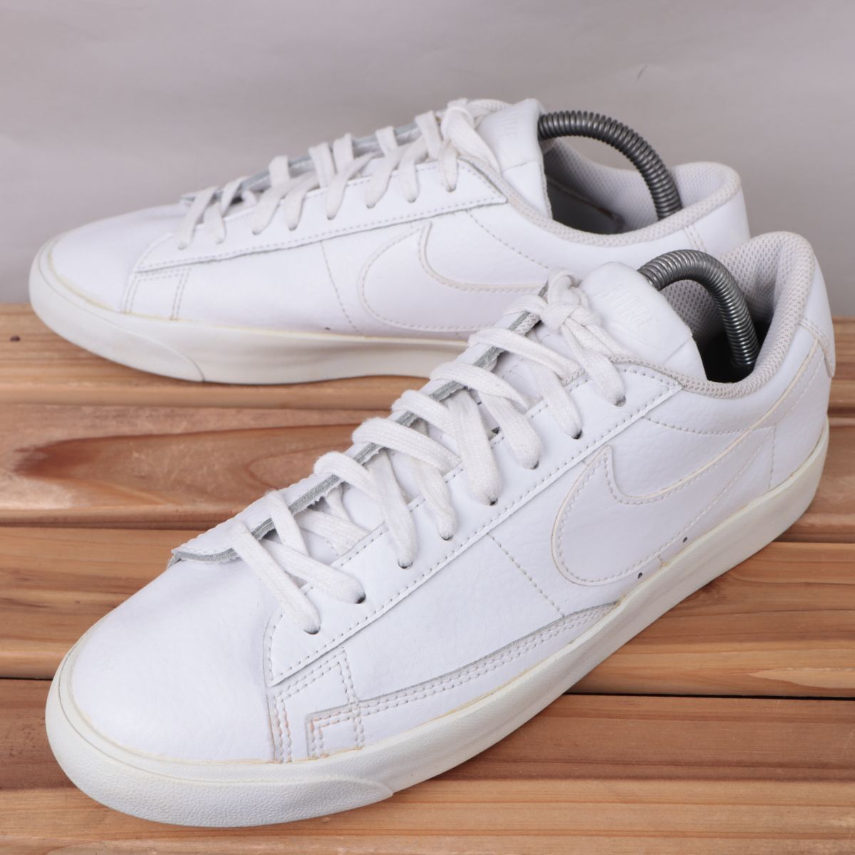 z2386 ナイキ ブレーザー ロー LE US9 27.0cm/白 ホワイト NIKE Blazer Low LE ブレザー メンズ スニーカー 中古拍卖