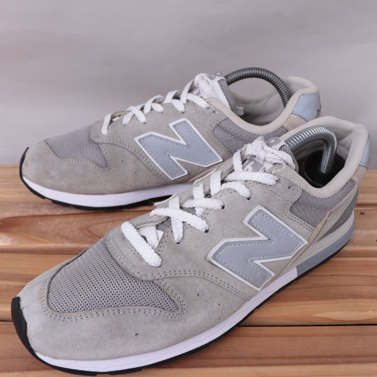 z2415【996】ニューバランス US8.5 26.5cm/灰 グレー 白 ホワイト newbalance メンズ スニーカー 中古拍卖
