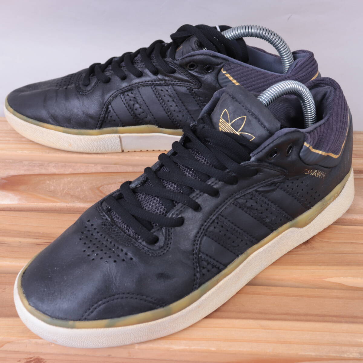 z2497 アディダス タイショーン US8 26.0cm/黒 ブラック ゴールド adidas Tyshawn メンズ スニーカー 中古拍卖