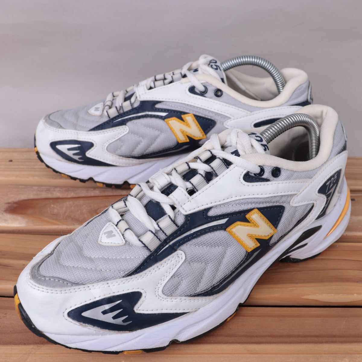 z2542【725】ニューバランス US8 26.0cm/灰 ライトグレー 紺 ネイビー 黄 イエロー 白 ホワイト newbalance メンズ スニーカー 中古拍卖
