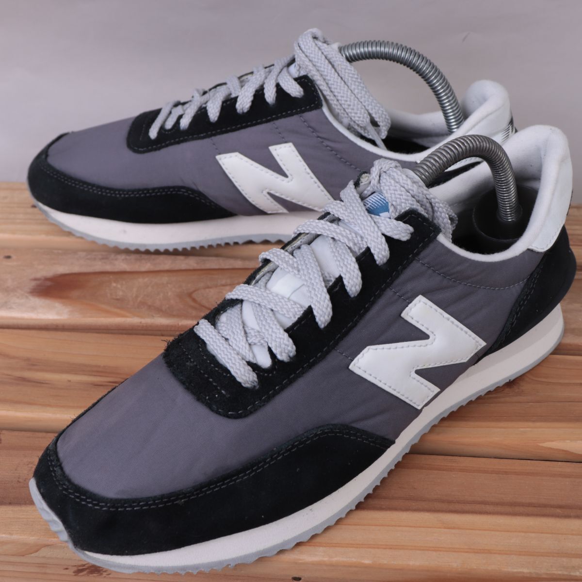 z2636【720】ニューバランス US8 26.0cm/灰 グレー 黒 白 newbalance メンズ スニーカー 中古拍卖