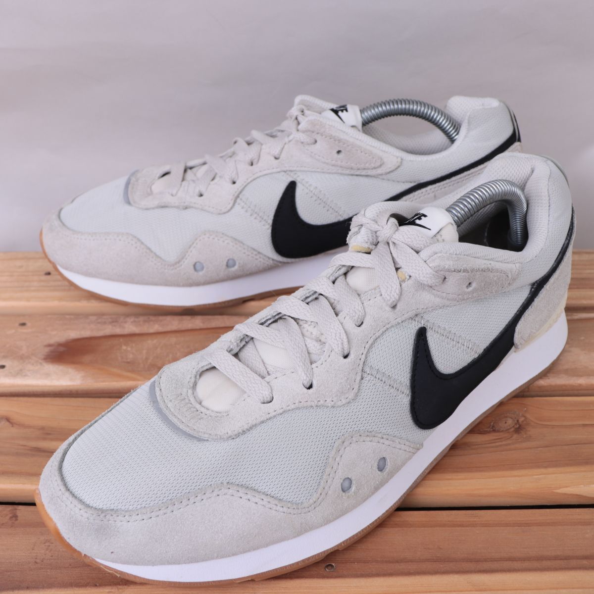 z2715 ナイキ ベンチャーランナー US9.5 27.5cm/灰 グレー 黒 ブラック 白 ホワイト NIKE Venture Runner メンズ スニーカー 中古拍卖