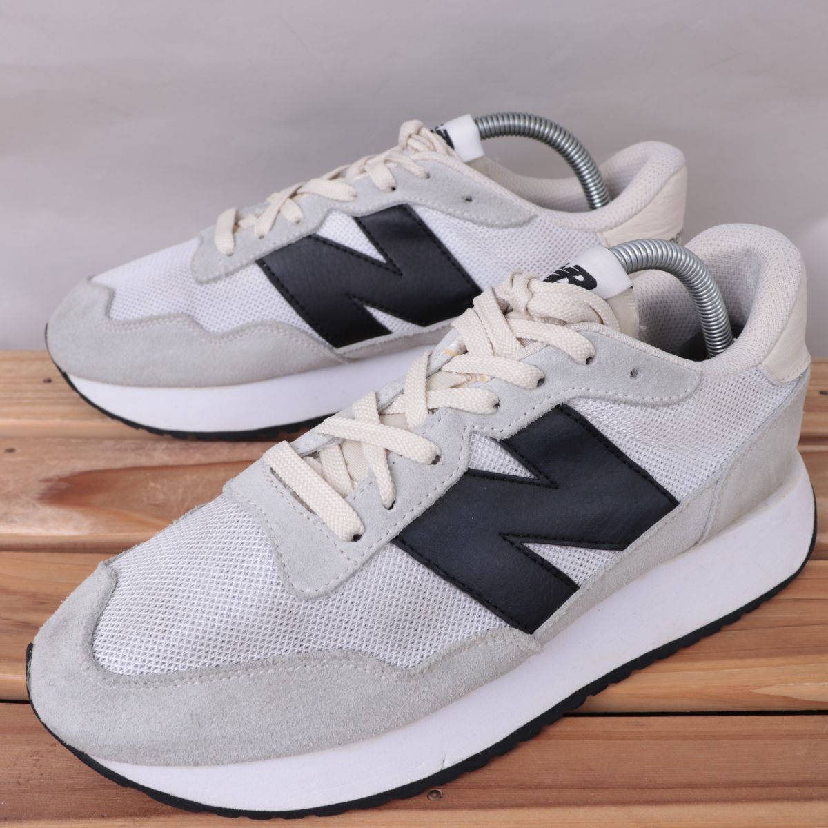 z2731【MS237CB】ニューバランス US8.5 26.5cm/灰 ライトグレー 黒 ブラック 白 ホワイト アイボリー newbalance メンズ スニーカー 中古拍卖