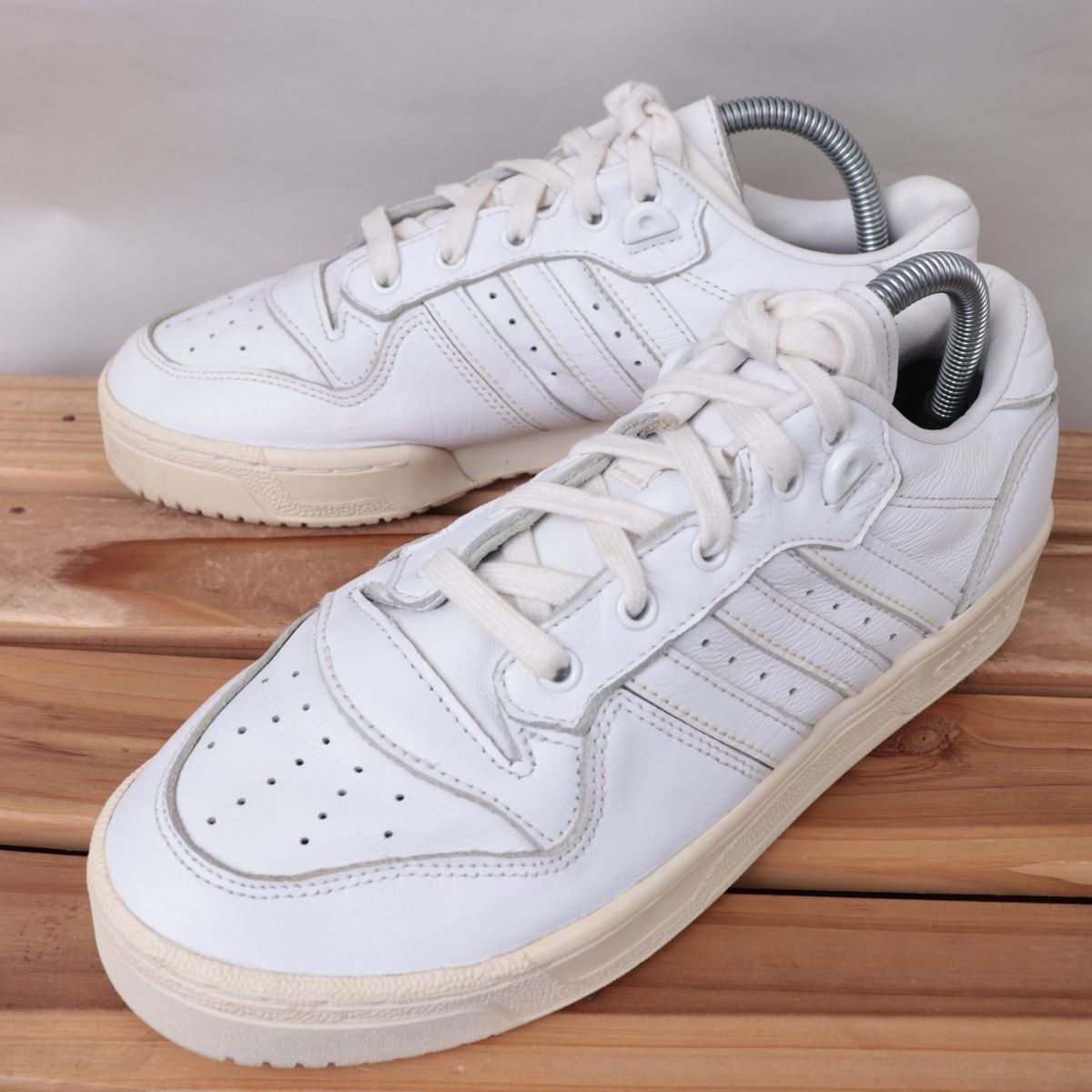 z2883 アディダス ライバルリー ロー US7 25.0cm/白 ホワイト アイボリー adidas Rivalry Low メンズ ユニセックス スニーカー 中古拍卖