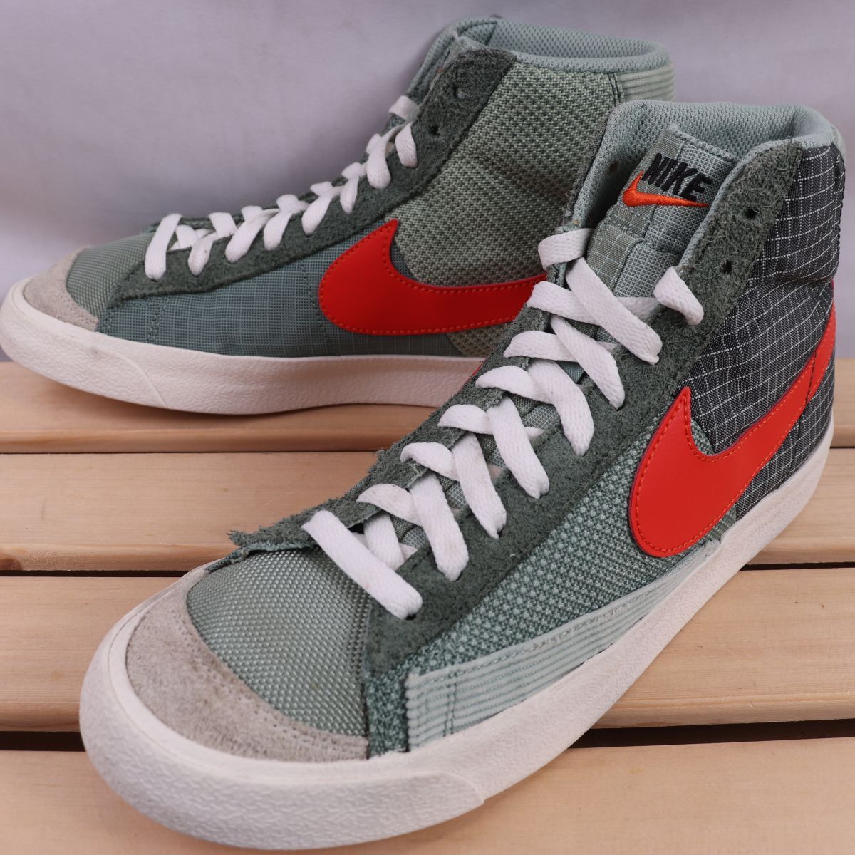 z2960 ナイキ ブレーザー MID '77 パッチ US9 27.0cm/グリーン系 柄 オレンジ NIKE Blazer Mid 77 ブレザー メンズ スニーカー 中古拍卖