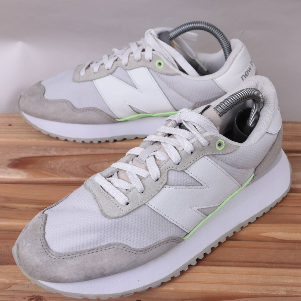 z3074【MS237SL1】ニューバランス US8.5 26.5cm/白 ホワイト グレー 蛍光黄緑 newbalance メンズ スニーカー 中古拍卖