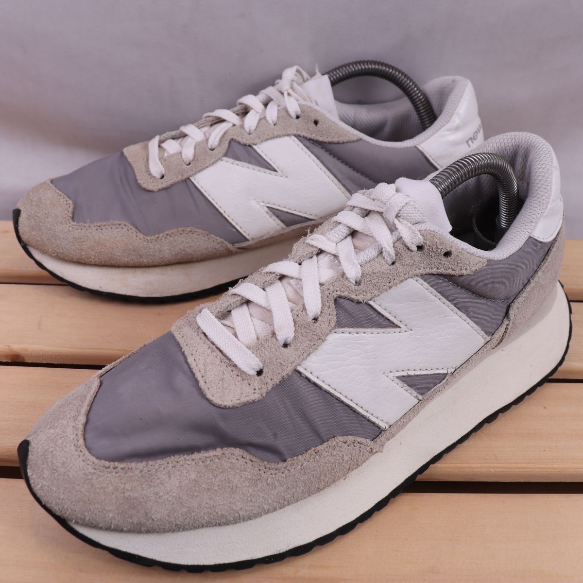 z3017【MS237RCS】ニューバランス US9 27.0cm/灰 グレー 白 ホワイト newbalance メンズ スニーカー 中古拍卖