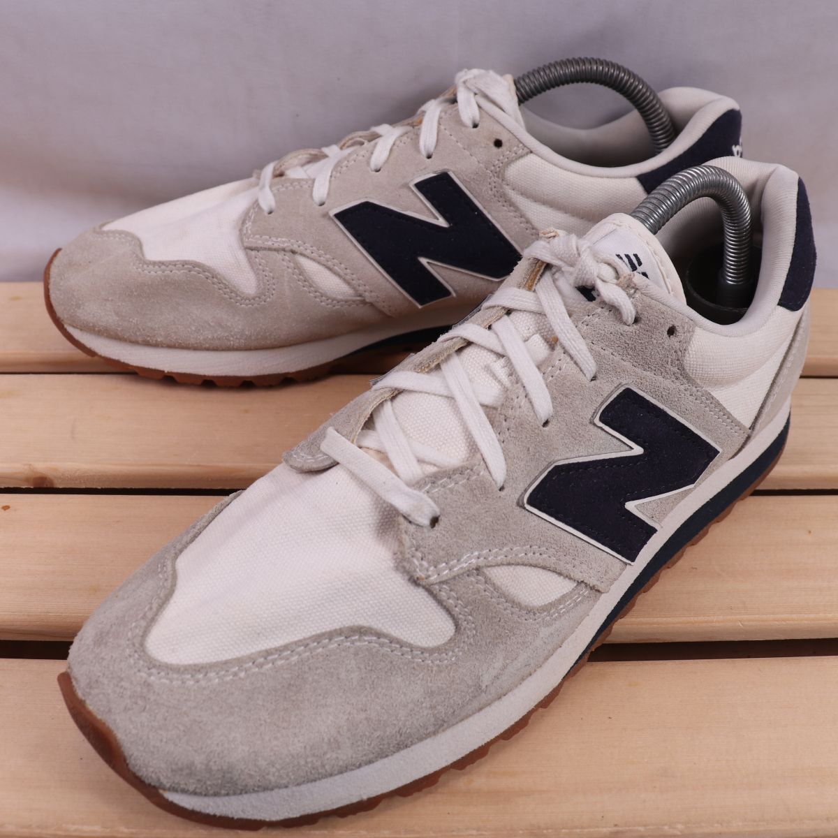 z3023【520】ニューバランス US8.5 26.5cm/アイボリー 灰 ライトグレー 紺 ネイビー newbalance メンズ スニーカー 中古拍卖