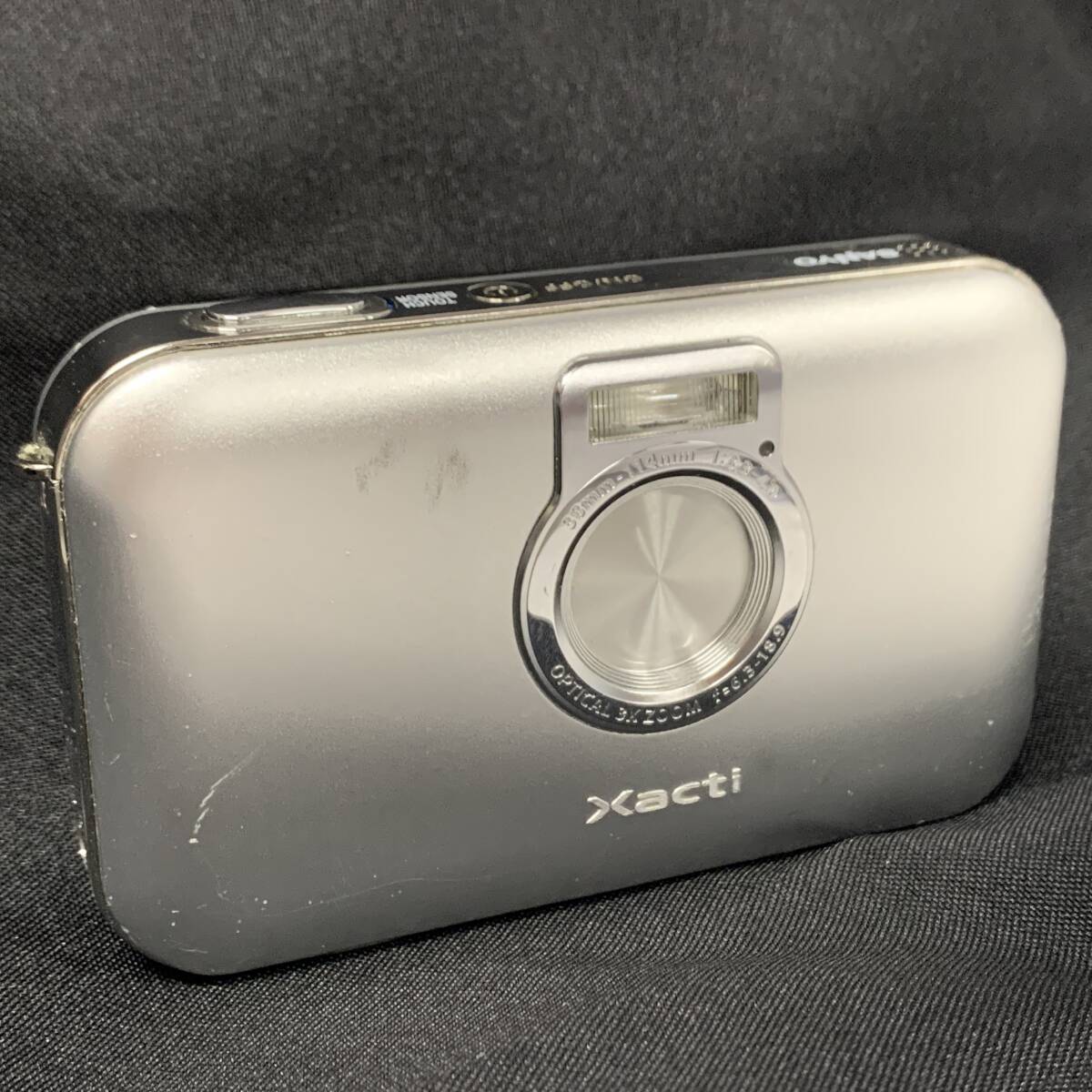 1円~ 6TA11921025 SANYO サンヨー Xacti コンパクトデジタルカメラ デジカメ 充電器欠品 DSC-E6型 撮影機器 通電動作未確認 現状品拍卖