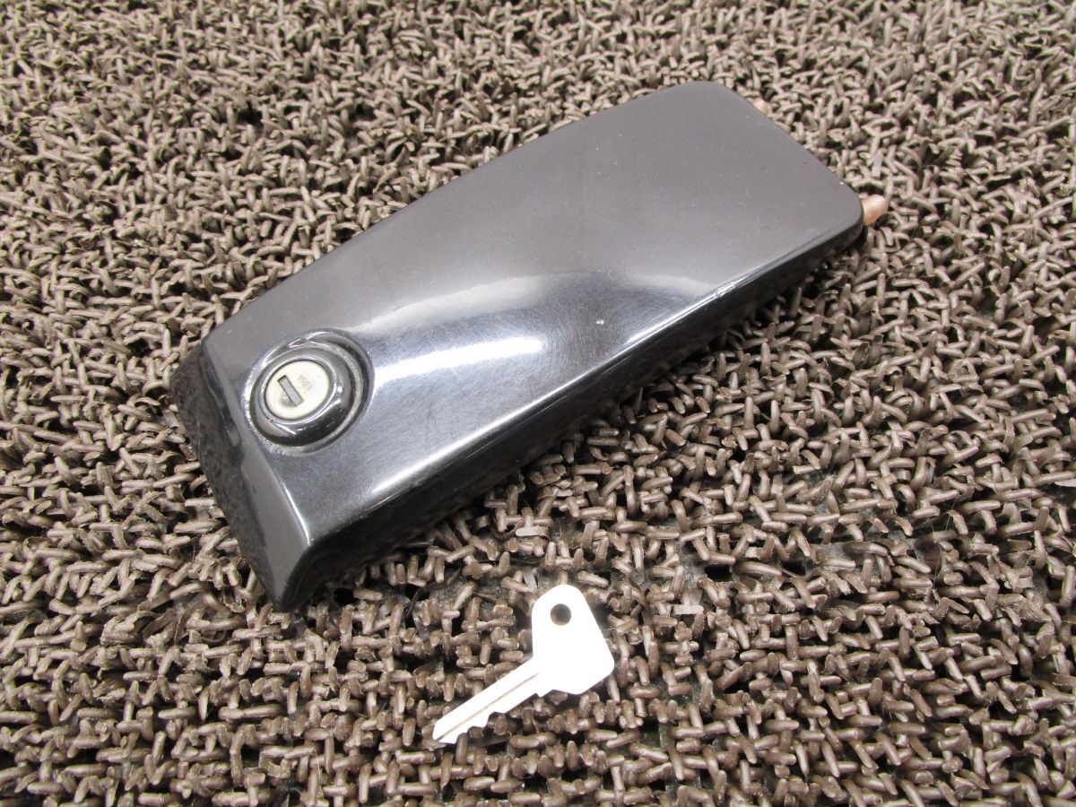 モトグッチ ルマン850 タンクキャップカバー ●A7504!VF 【 VF 】 MOTO GUZZI LE MANS ? キャブ車拍卖