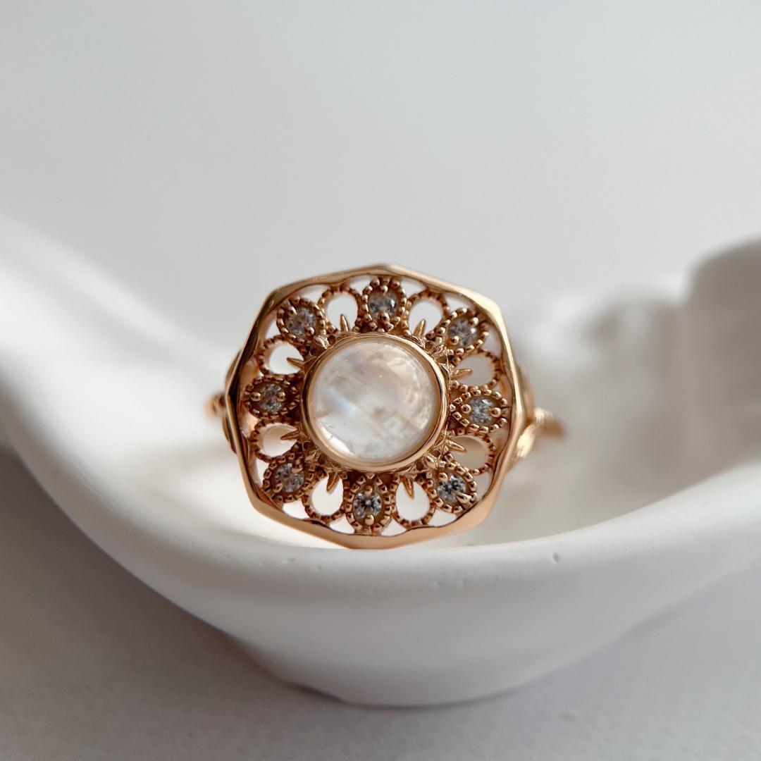 12号 天然ムーンストーン レースモチーフリング拍卖