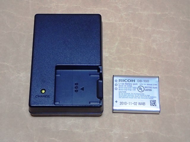 〈 RICOH DB-100 と バッテリーチャージャー BJ-10 〉拍卖