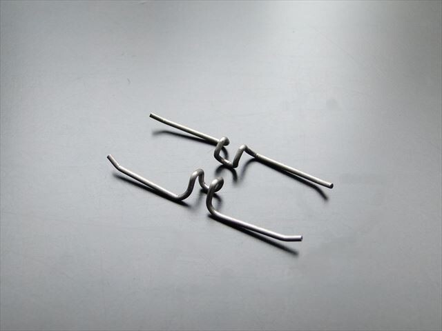 9671■Z400FX(E1~E3) ステンレス・リヤブレーキパッド固定用スプリング(2個)拍卖