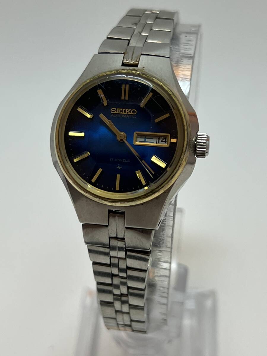 動作 SEIKO セイコー オートマティック AUTOMATIC 2206-0320 17石 3針+デイデイト カットガラス ブルー 腕時計拍卖