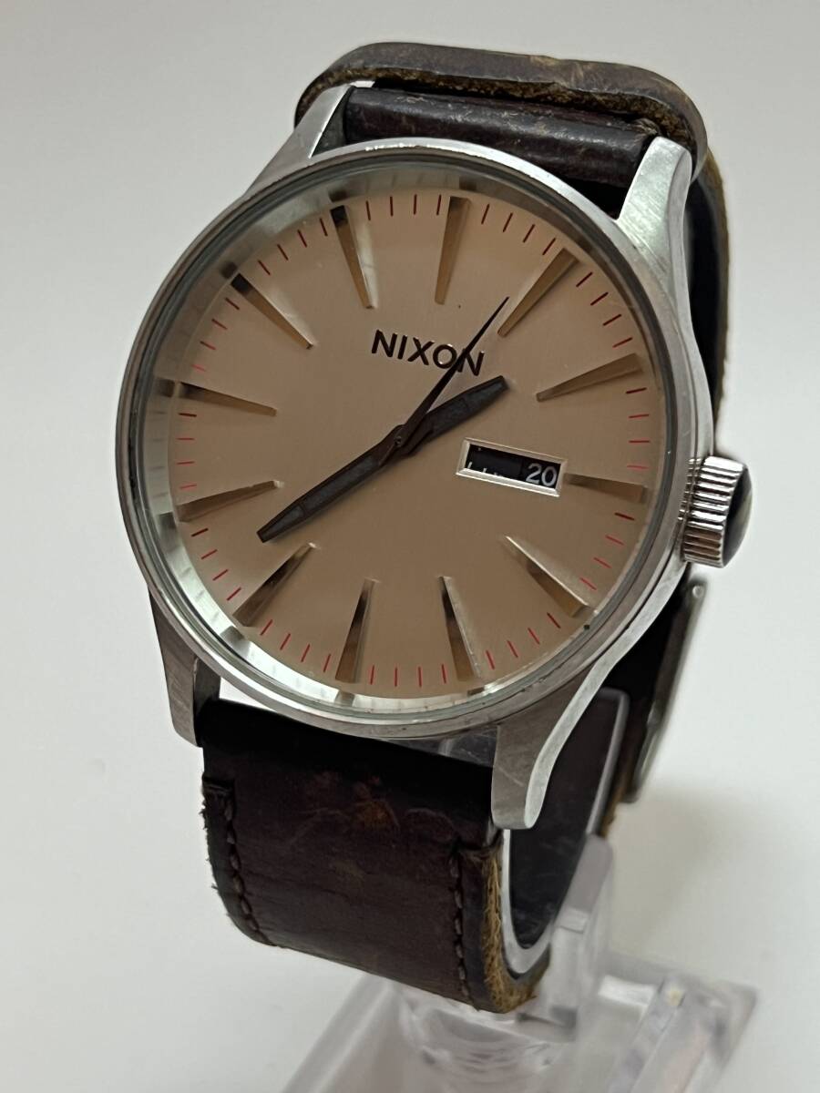 動作未確認 ニクソン. NIXON NEVER BELATE デイト セントリー 13K THE SENTRY クォーツ 腕時計 白文字盤 メンズ拍卖
