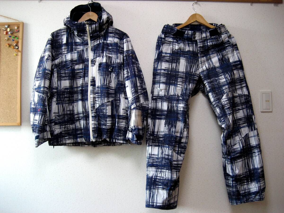 ミズノ 高機能 デモウェアー上下セット 上Sサイズ 下Mサイズ ブレスサーモ☆ デサント ゴールドウィン オンヨネ フェニックス☆拍卖