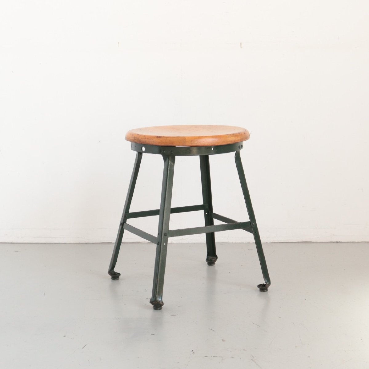 ヴィンテージ インダストリアルスツール/アメリカ ファクトリーチェア 椅子 店舗什器 ガレージ チェア USA 鉄脚 メタル#502-301-365拍卖