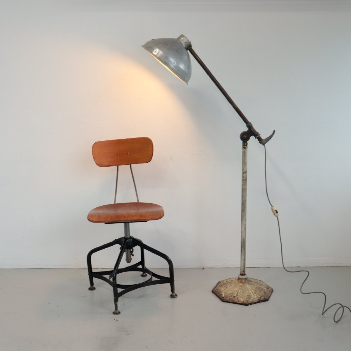 ヴィンテージ Precision industries インダストリアル フロアランプ / アンティーク 照明 ライト 店舗 工業系 ランプ #502-186-593拍卖