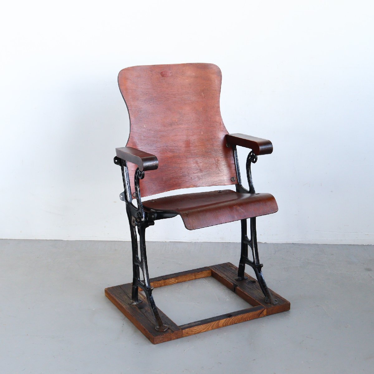 30s-40s アンティーク シアターチェア / アメリカ 木製 折りたたみ椅子 シアターチェア 店舗什器 ディスプレイ#610-65-246-387拍卖