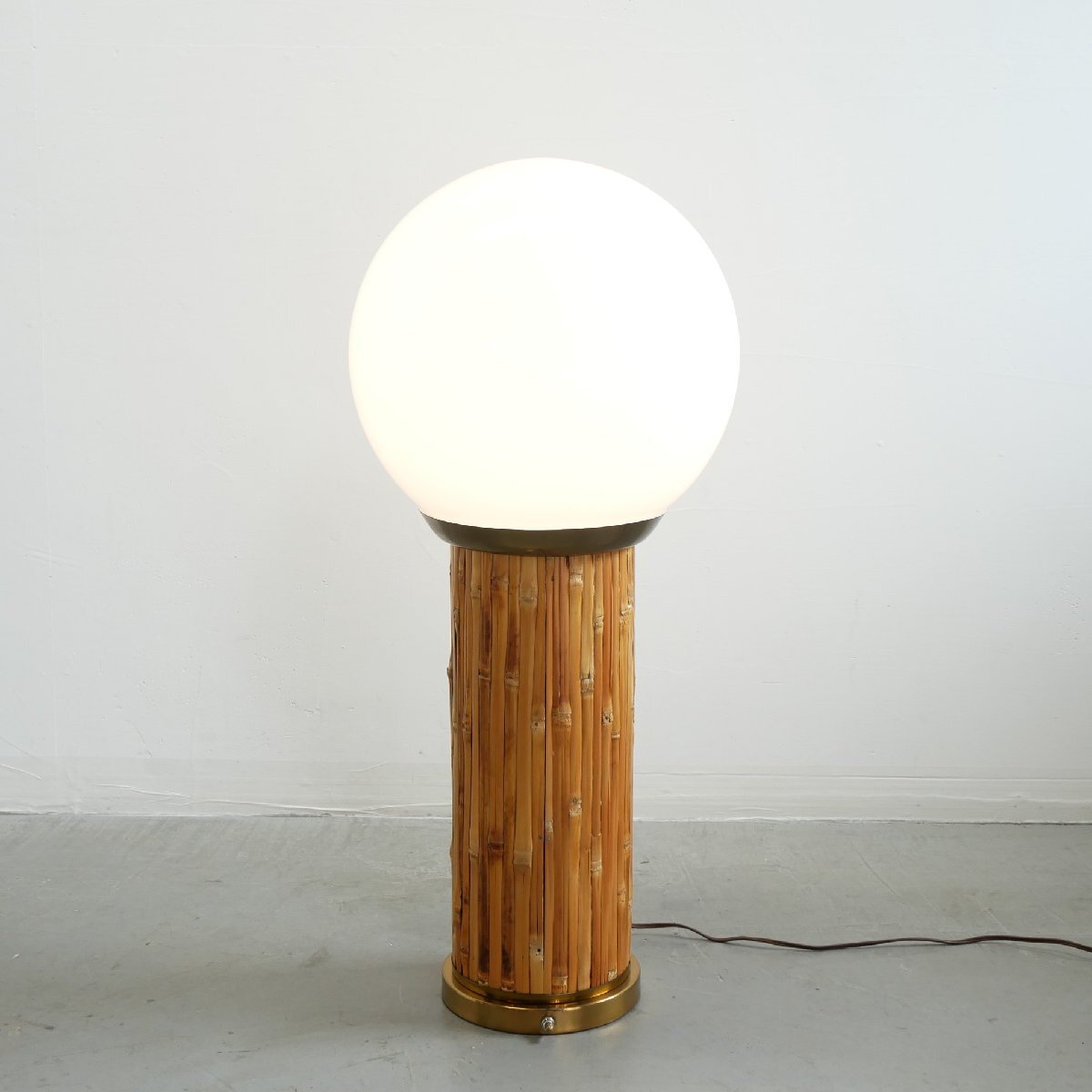 50s アメリカ ヴィンテージ バンブー(竹)ランプ / 乳白色 ガラス製 球体シェード フロアランプ 間接照明 #702-60-108-542拍卖