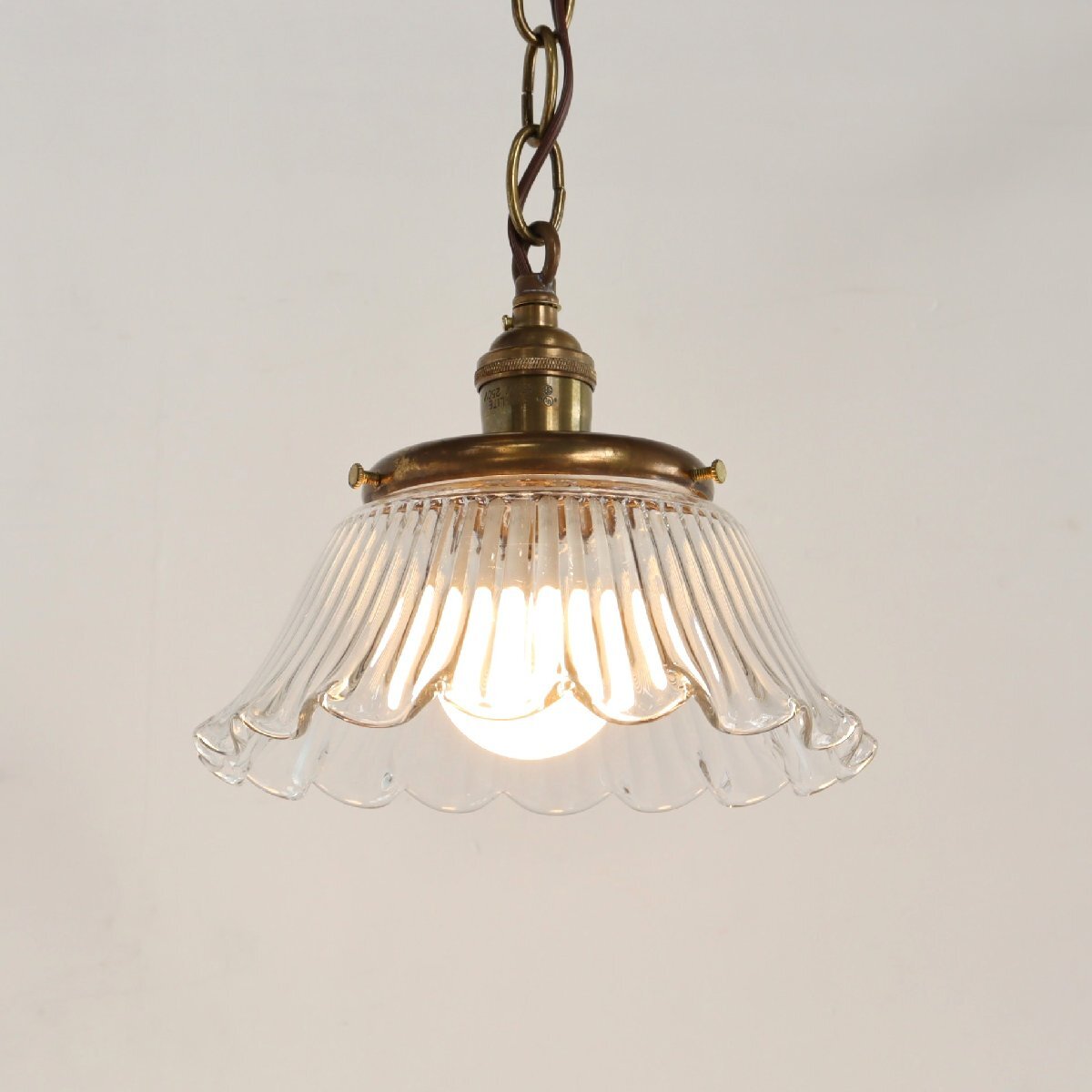 アンティーク フリルシェード ペンダントランプ/リブ模様 プレスガラス ヴィンテージ 吊り下げランプ カフェ 照明#705-2-188-400拍卖