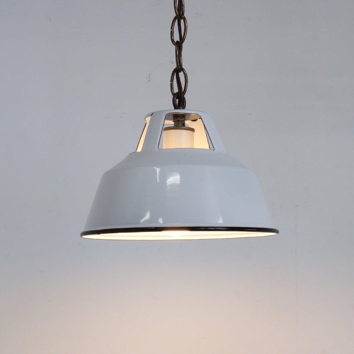40s 50s ホーローシェード ペンダントランプ/琺瑯 ヴィンテージ インダストリアル 吊り下げ照明 ホワイト #610-45-253-589拍卖