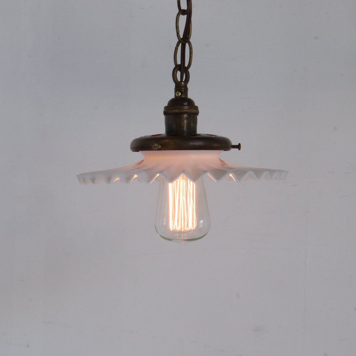 30s~40s フリルシェード ペンダントランプ/アールデコ ミルクガラス アンティーク 吊り下げランプ 照明 ランプ#705-5-036-414拍卖