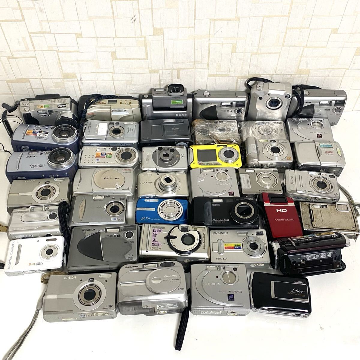 コンデジ デジタルカメラ まとめ 大量 SONY CyberShot EPSON FUJIFILM Canon OLYMPUS μ ミュー Nikon COOLPIX FinePix 現状品 ジャンク 拍卖