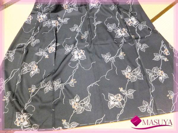 値下げ 売り切り 送料無料 5000円未使用 洗えるちりめん小紋 草花柄 黒地 裄約66㎝ 袷拍卖