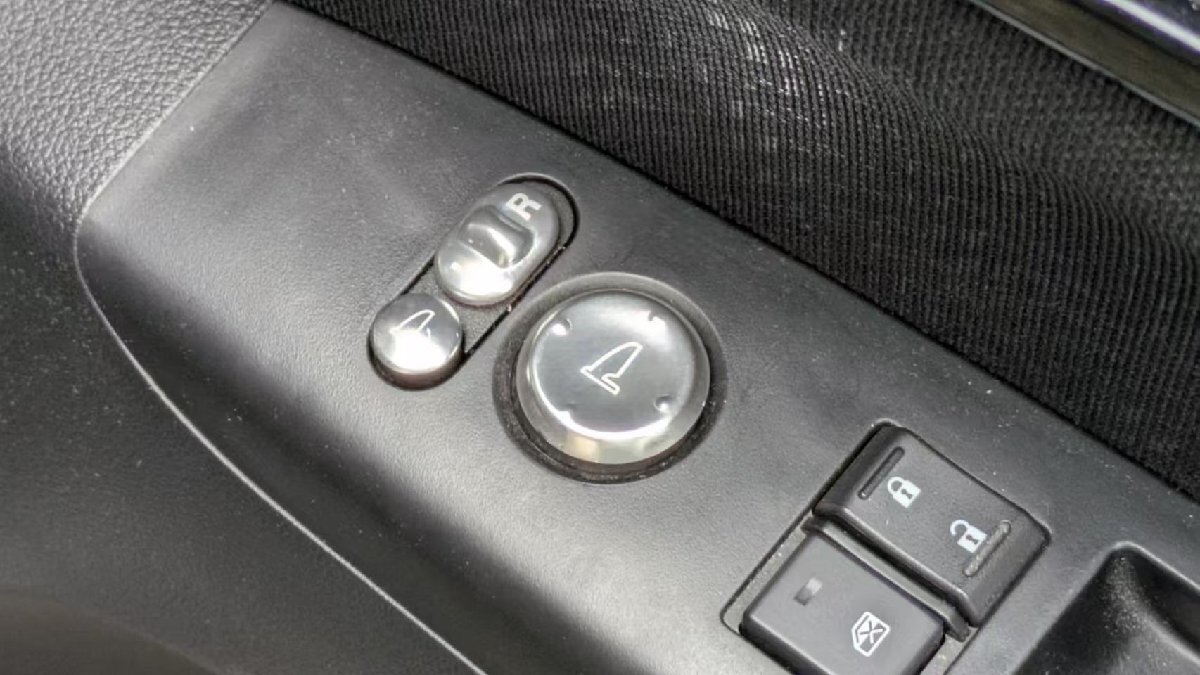 デザイン性UP♪ ドアミラー スイッチ カバー 銀 ホンダ N-BOXジョイ JF5 JF6 ベースグレード ターボ 2トーン モノトーン拍卖