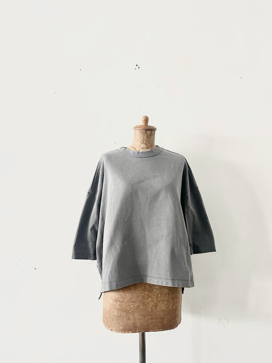 【美品】TRAVAIL MANUEL  度詰め天竺 7/Sプルオーバー グレー拍卖