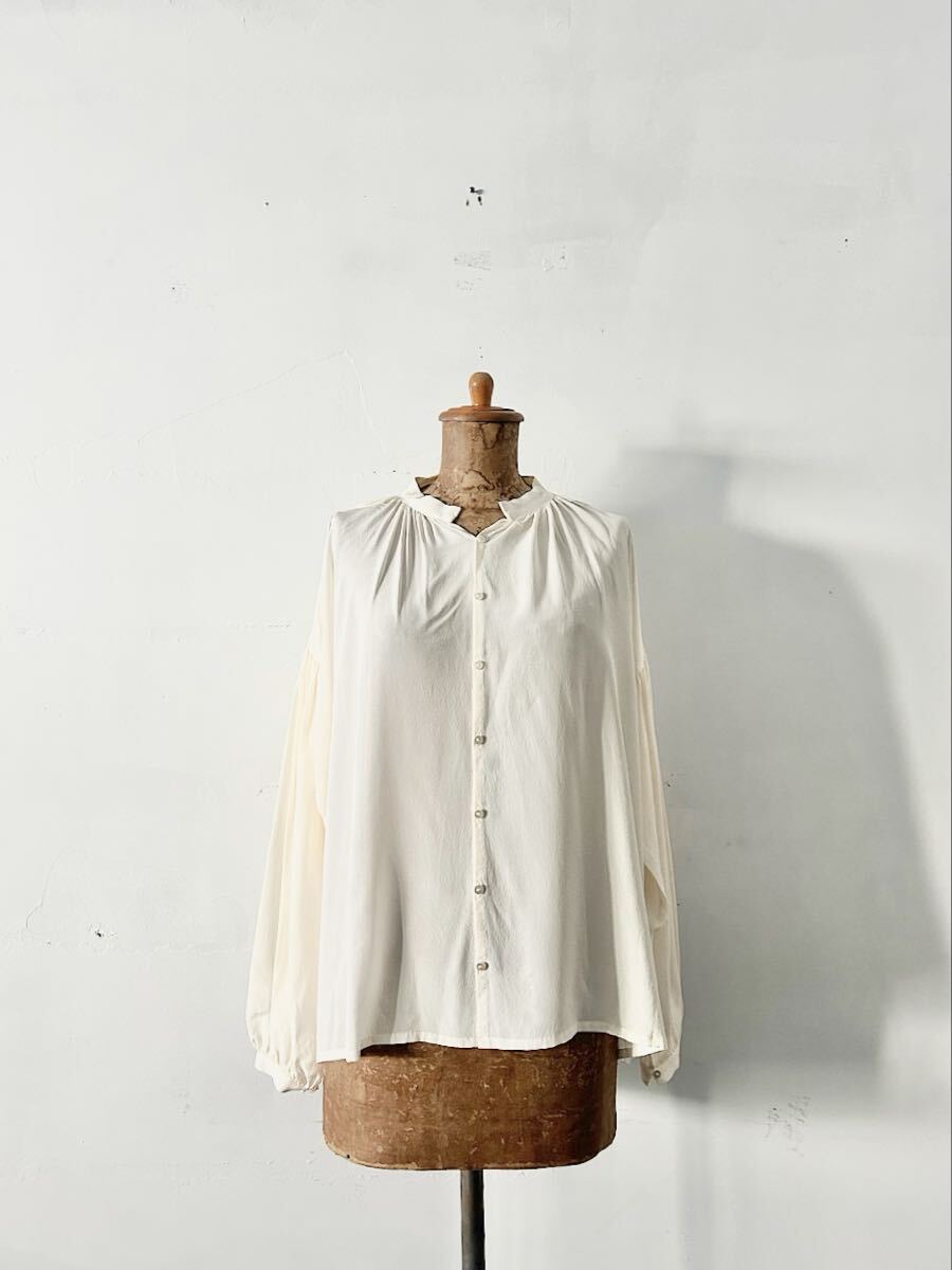【美品】humoresque シルク  ギャザーブラウス アイボリー拍卖