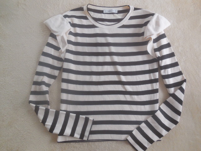 ■ZARA■ベージュ×黒■ストライプ柄■長袖カットソー■サイズM■拍卖
