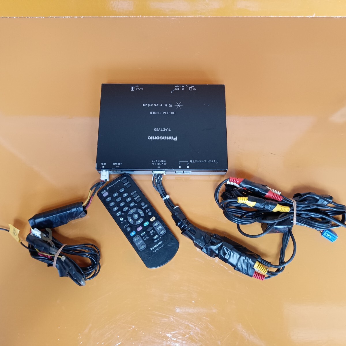 【WM】 Panasonic パナソニック TU-DTV30 ストラーダ TVデジタルチューナー RCAケーブル付 6ピン リモコン付属 手渡しOK 同梱OK拍卖