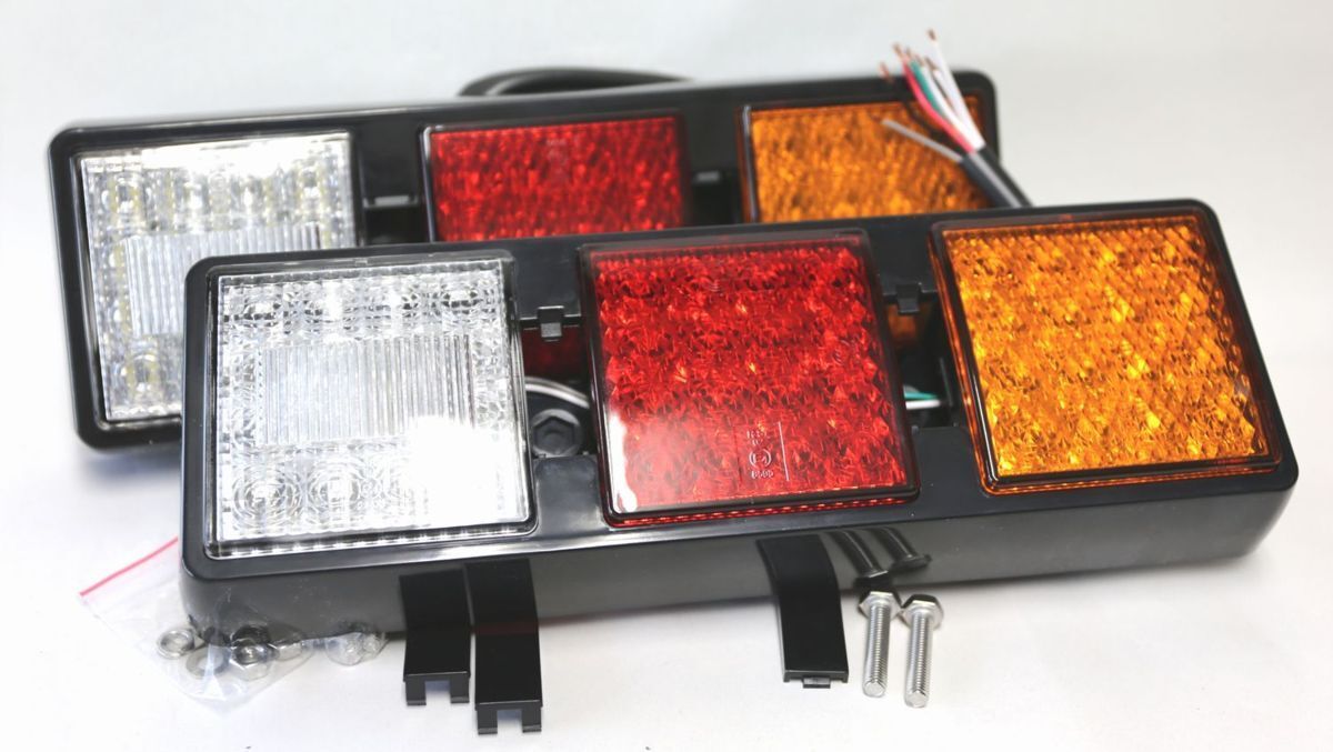 CATA社製 LED 3連 角型防水テールランプ 2個セット テールライト 尾灯 制動灯 後退灯  12V仕様 294mm 640cm2拍卖