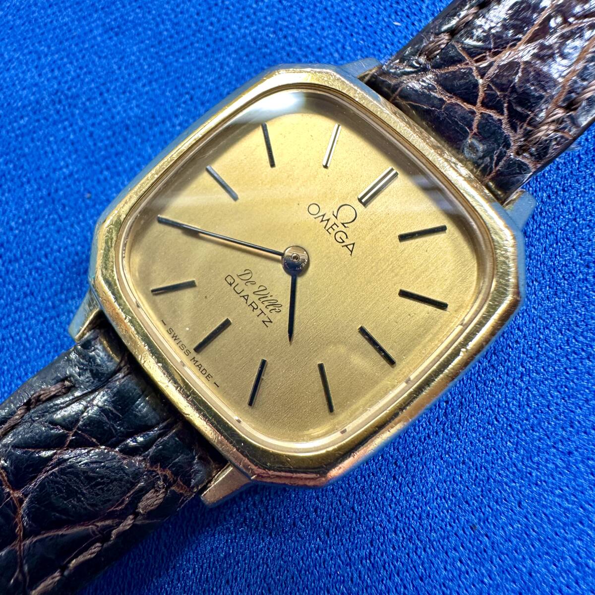 【稼働品】OMEGA DE VILLE オメガ デヴィル QZ レディース 腕時計 社外レザーベルト ゴールド スクエア拍卖