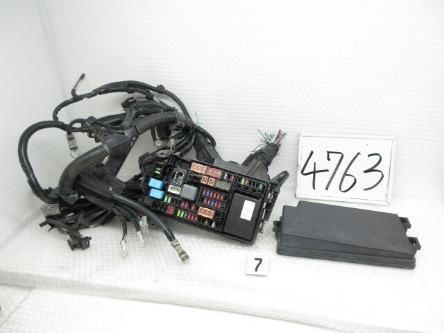 29年 プリウス DAA-ZVW50 (7) ヒューズボックス エンジンルーム左側 82662-47200 204050 4763拍卖