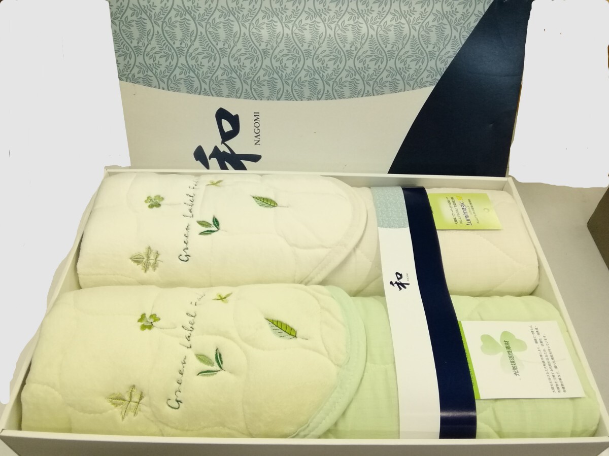 g_t P477 ☆リバーシブル敷パット サイズ:100cm×205cm 2枚組 ホワイト/グリーン 寝具 オールシーズン使えます 箱入り 【未使用保管品】拍卖