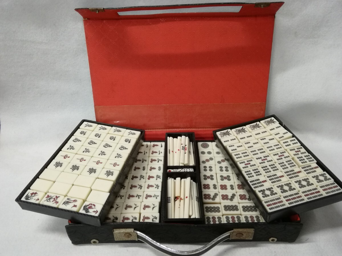 g_t P482 ☆ 【麻雀牌 ケース入り】 中古品 麻雀牌 背竹 マージャン ※点棒98本 サイコロ5個 昭和レトロ 現状品拍卖