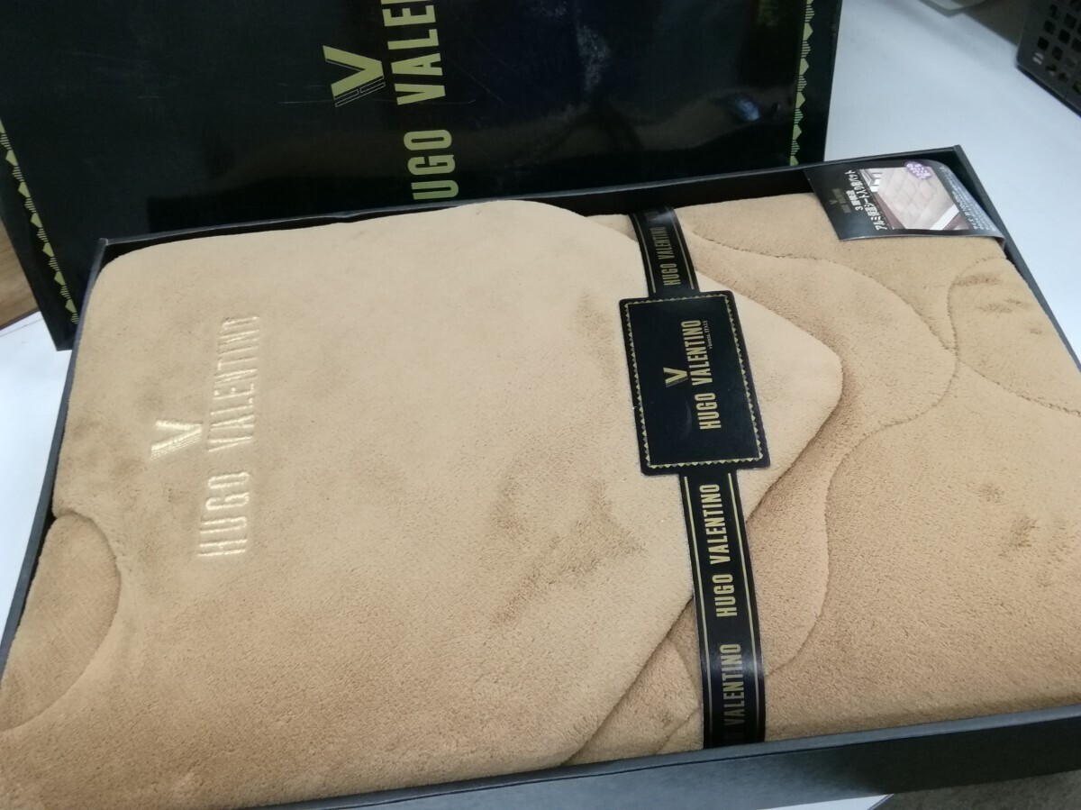 g_t L574 ☆HUGO VALENTINO 3層構造 アルミ保温シート入り 敷きパット サイズ100×205cm 寝具 箱入り 【未使用長期保管品】拍卖
