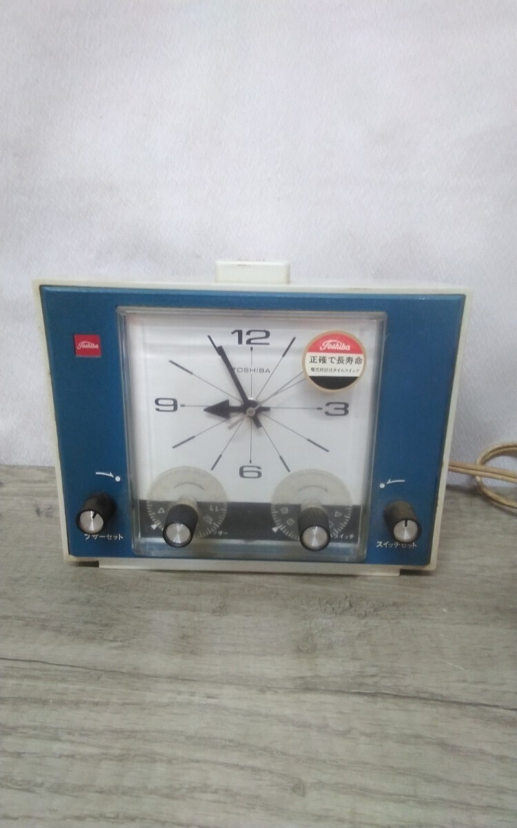 g_t L224 【電源式】TOSHIBA目覚まし置時計(TWM-706)★インテリア★置時計目覚し時計★アナログ★昭和レトロ☆東芝拍卖