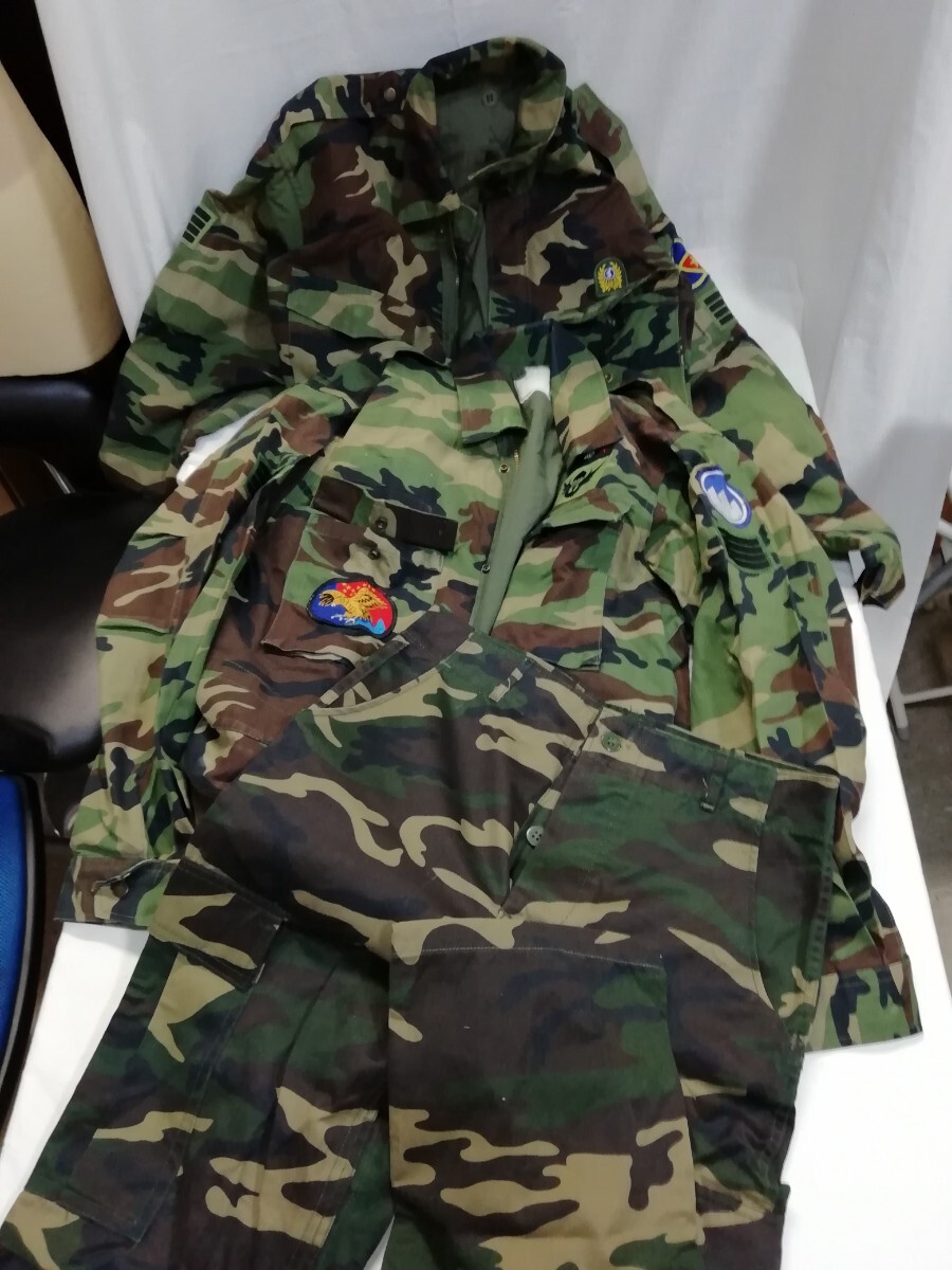 g_t P756 ミリタリーファッション 3点まとめ売り BDU フィールドジャケット ウッドランド迷彩 パッチ付き 古着 現状 中古拍卖