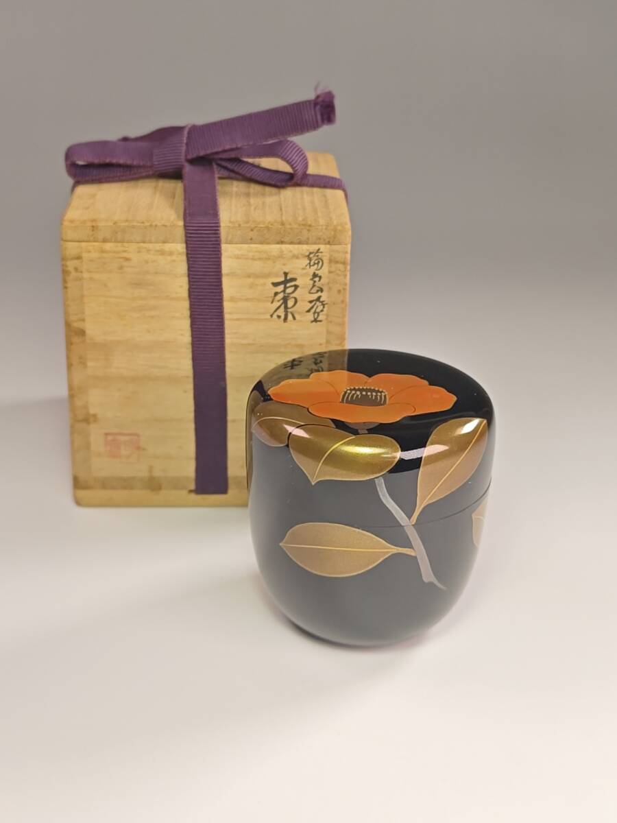 《浜村》棗『輪島塗 牧野義昭(明斎)作』『椿蒔絵 棗 共箱』茶道具 漆塗 A9拍卖