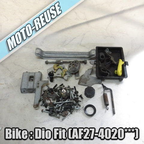 □【DIO FIT AF27 ディオフィット】純正ショートパーツ カウルステー シートロック ボルト バッテリーカバー □K71681拍卖