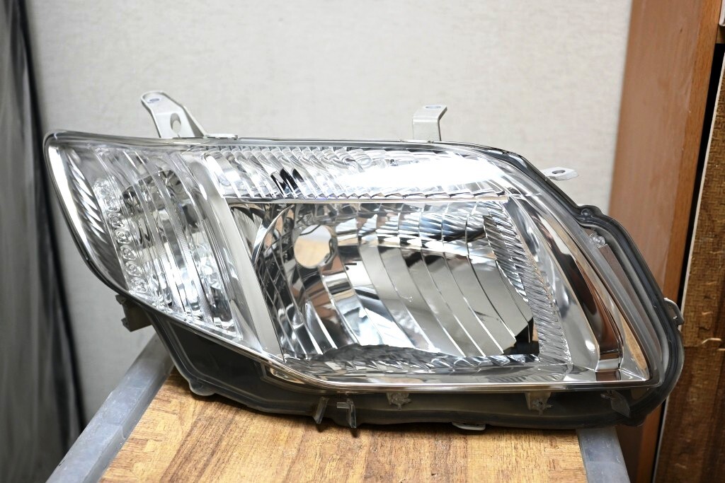 美品 TOYOTA NZE141 NZE144 ZRE142 ZRE144 トヨタ カローラ アクシオ フィールダー 純正 ハロゲン 右側 ヘッドライト KOITO 12-511 ア拍卖