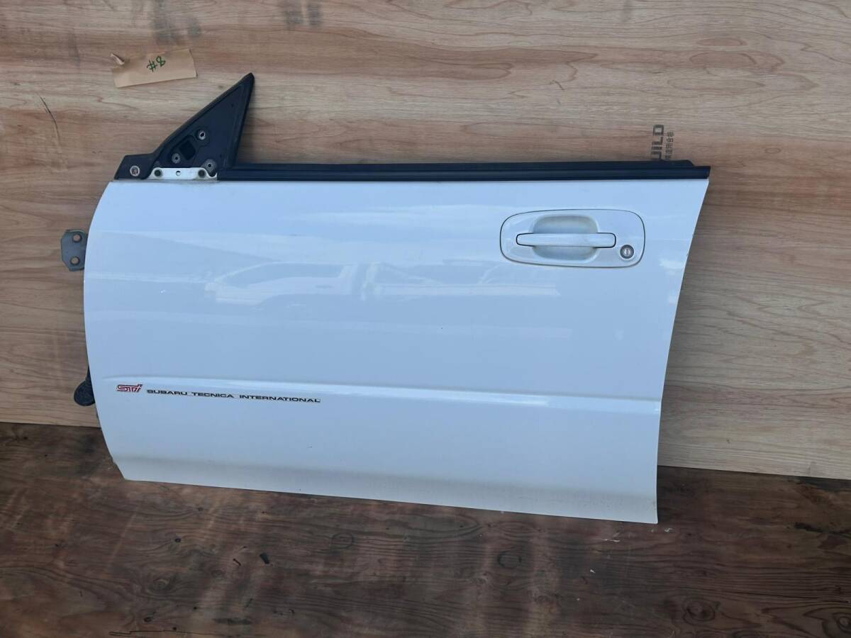 スバル インプレッサ GDB STIロゴ付き 左フロントドア ASSY ホワイト 60009FE012 #8 (120х90х30) SUBARU IMPREZA拍卖