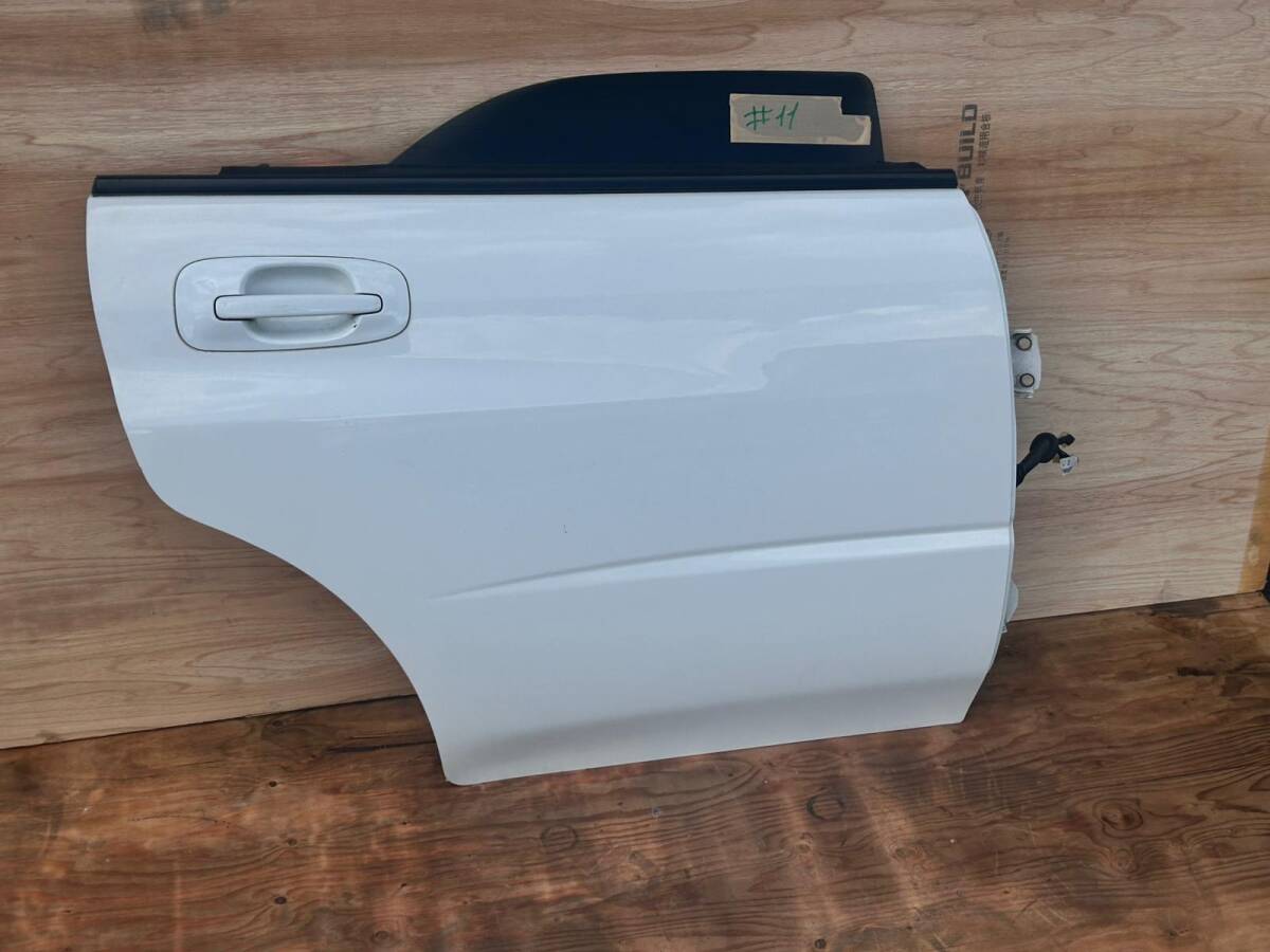 スバル インプレッサ GDB 右リアドアASSY 白 60409FE041 #GDB #SUBARU #ドア #外装 #11 (90х110х30)拍卖